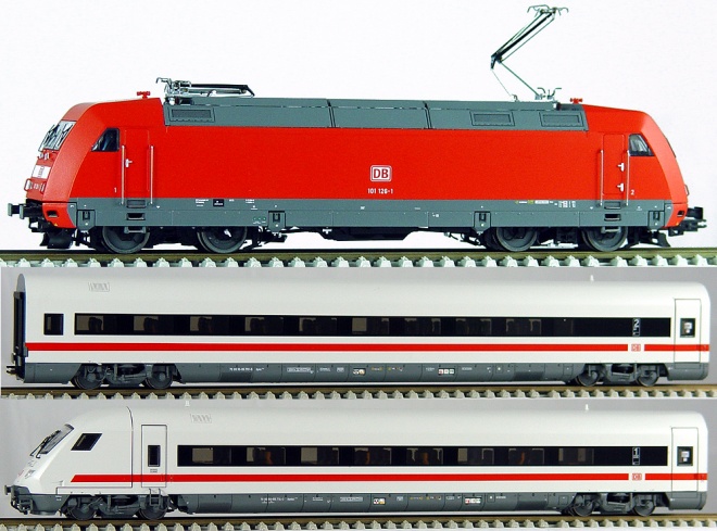 METROPOLITAN train set in currant livery (Set 1)<br /><a href='images/pictures/LS_Models/16042.jpg' target='_blank'>Full size image</a>